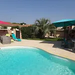 Willa House With Pool Near Nimes , Peaceful Haven Garons